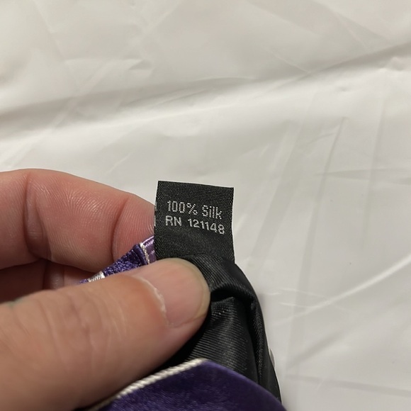 Micheal Kors men’s tie- purple in 2 shades and silver 100% silk like new - Picture 6 of 7